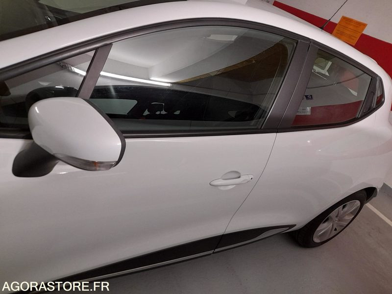 RENAULT CLIO IV - ZEN 09E E5 - 83985kms - 2013 - Car: picture 4 RENAULT CLIO IV - ZEN 09E E5 - 83985kms - 2013 - Car: picture 4