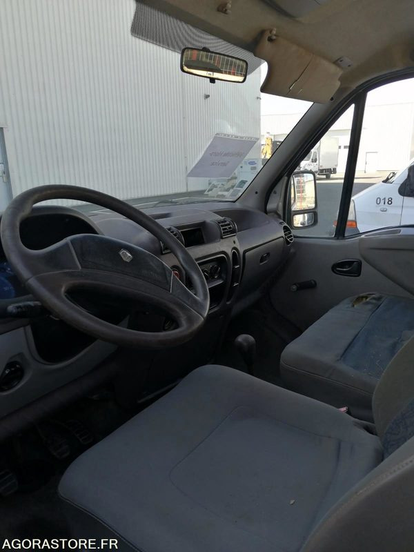 RENAULT MASTER BENNE 2.5 D 80 - 1998 - 220309KM - Tipper van: picture 2 RENAULT MASTER BENNE 2.5 D 80 - 1998 - 220309KM - Tipper van: picture 2