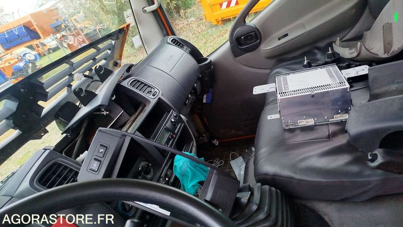 RENAULT MAXITY POUR PIECES - 2013 - 143000km - DA887DA - Tipper van: picture 3 RENAULT MAXITY POUR PIECES - 2013 - 143000km - DA887DA - Tipper van: picture 3