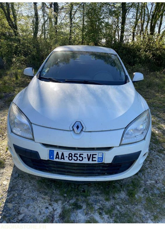 RENAULT MEGANE 3 / 2009 / 363 847KM / AA-855-VE - Car: picture 5 RENAULT MEGANE 3 / 2009 / 363 847KM / AA-855-VE - Car: picture 5