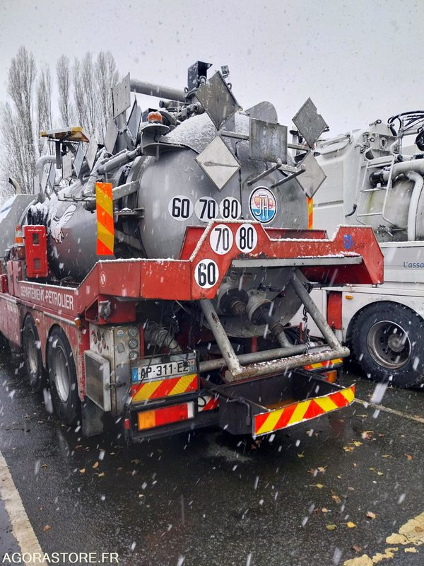RENAULT P300.26 HUWER ADR 06- 2000 / 608 497KM - RESERVE A EXPORT NON ROULANT - Vacuum truck: picture 4 RENAULT P300.26 HUWER ADR 06- 2000 / 608 497KM - RESERVE A EXPORT NON ROULANT - Vacuum truck: picture 4