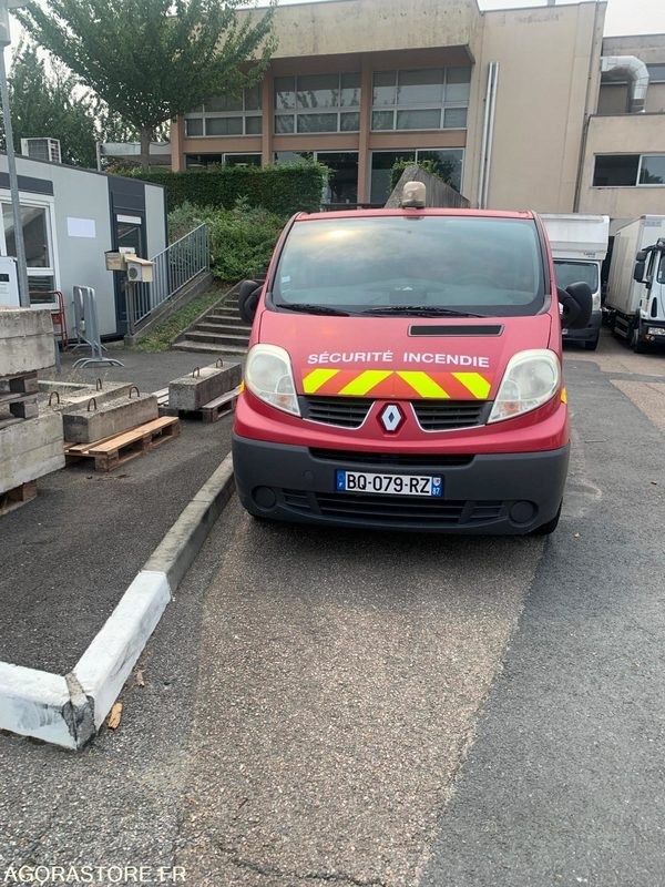 RENAULT Trafic II Fourgon Phase 2 L1H1 2.0 dCi 16V 90 cv - Panel van: picture 1 RENAULT Trafic II Fourgon Phase 2 L1H1 2.0 dCi 16V 90 cv - Panel van: picture 1