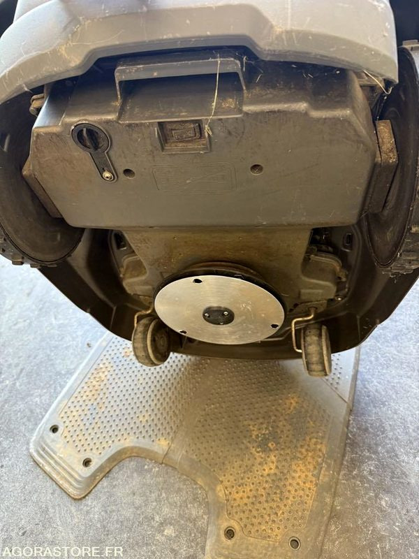 ROBOT de tonte 450x Husqvarna occasion 2022 5000m2 - Garden mower: picture 4 ROBOT de tonte 450x Husqvarna occasion 2022 5000m2 - Garden mower: picture 4