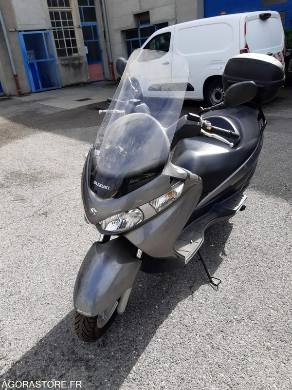 SCOOTER SUZUKI 125 - Motorcycle: picture 1 SCOOTER SUZUKI 125 - Motorcycle: picture 1