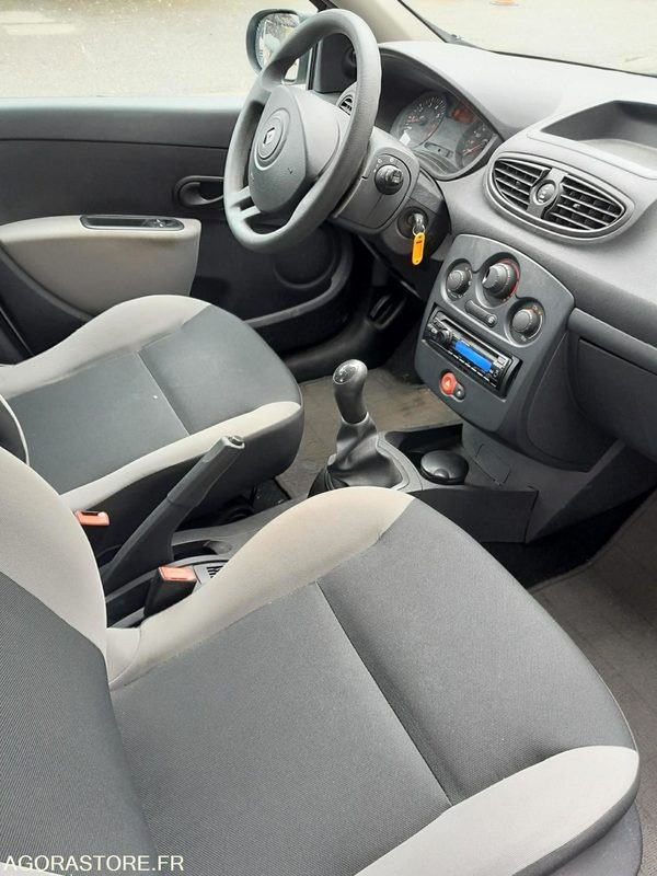 Très belle Renault Clio 2010 Essence/GPL - Car: picture 4 Très belle Renault Clio 2010 Essence/GPL - Car: picture 4