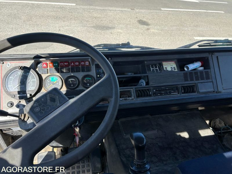 Camion tri-benne Renault S110 - Truck: picture 3 Camion tri-benne Renault S110 - Truck: picture 3