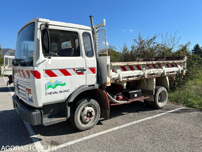 Camion tri-benne Renault S110 - Truck: picture 1 Camion tri-benne Renault S110 - Truck: picture 1