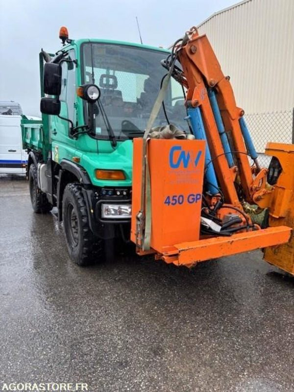 MERCEDES UNIMOG U300C VERSION COMMUNALE 2003 38210 KM + EPAREUSE CMV 450GP - Truck: picture 1 MERCEDES UNIMOG U300C VERSION COMMUNALE 2003 38210 KM + EPAREUSE CMV 450GP - Truck: picture 1