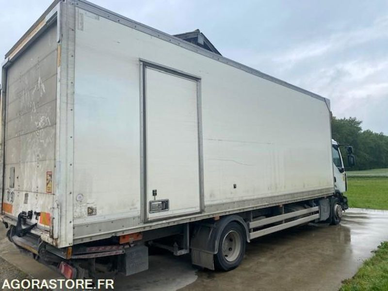 RENAULT FOURGON HAYON D12 - 2017 - 300 000km - Truck: picture 4 RENAULT FOURGON HAYON D12 - 2017 - 300 000km - Truck: picture 4