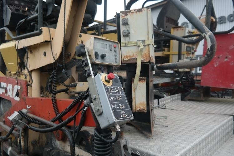 Dynapack F121 4WD - Asphalt paver: picture 4 Dynapack F121 4WD - Asphalt paver: picture 4