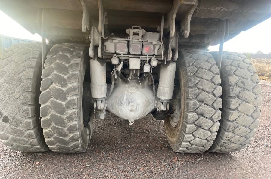 Komatsu HD405-7 - Rigid dumper/ Rock truck: picture 5 Komatsu HD405-7 - Rigid dumper/ Rock truck: picture 5