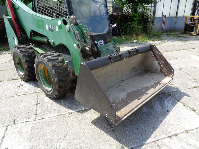 Skid steer loader JCB 135 R: picture 10