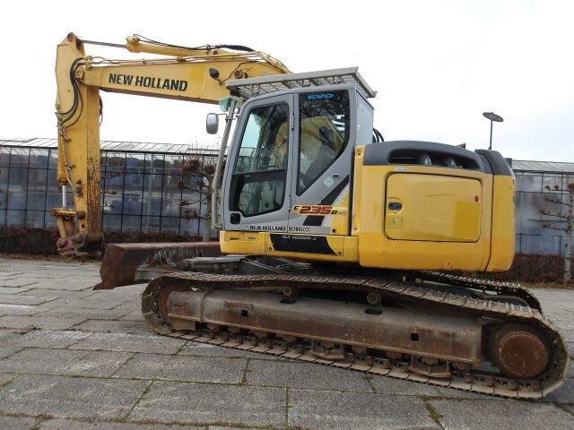 New Holland E235 - Crawler excavator: picture 5 New Holland E235 - Crawler excavator: picture 5