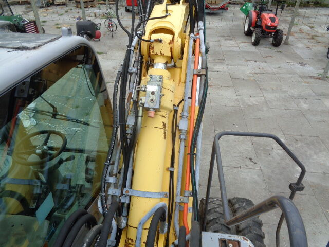 Wheel excavator New Holland MH 4.6: picture 16