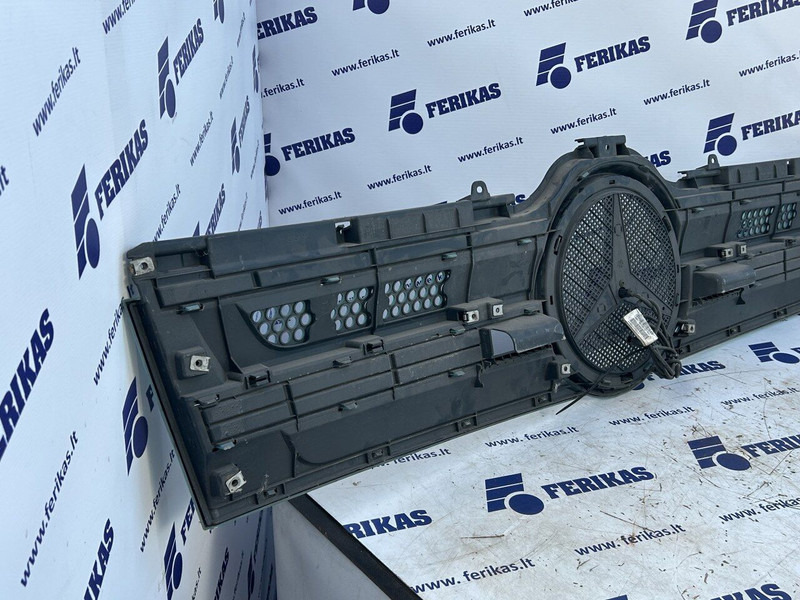 Mercedes-Benz bonnet grill with illuminated logo - Hood for Truck: picture 5 Mercedes-Benz bonnet grill with illuminated logo - Hood for Truck: picture 5