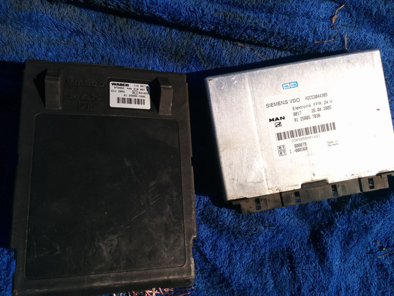 MAN VDO A2C53044389 . 81.25805.7038 .412.413.1.2. - ECU: picture 2 MAN VDO A2C53044389 . 81.25805.7038 .412.413.1.2. - ECU: picture 2