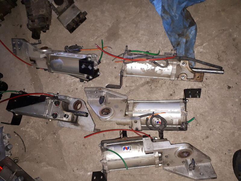 Neoplan BODE цилиндр закрытия - Hydraulic cylinder: picture 4 Neoplan BODE цилиндр закрытия - Hydraulic cylinder: picture 4