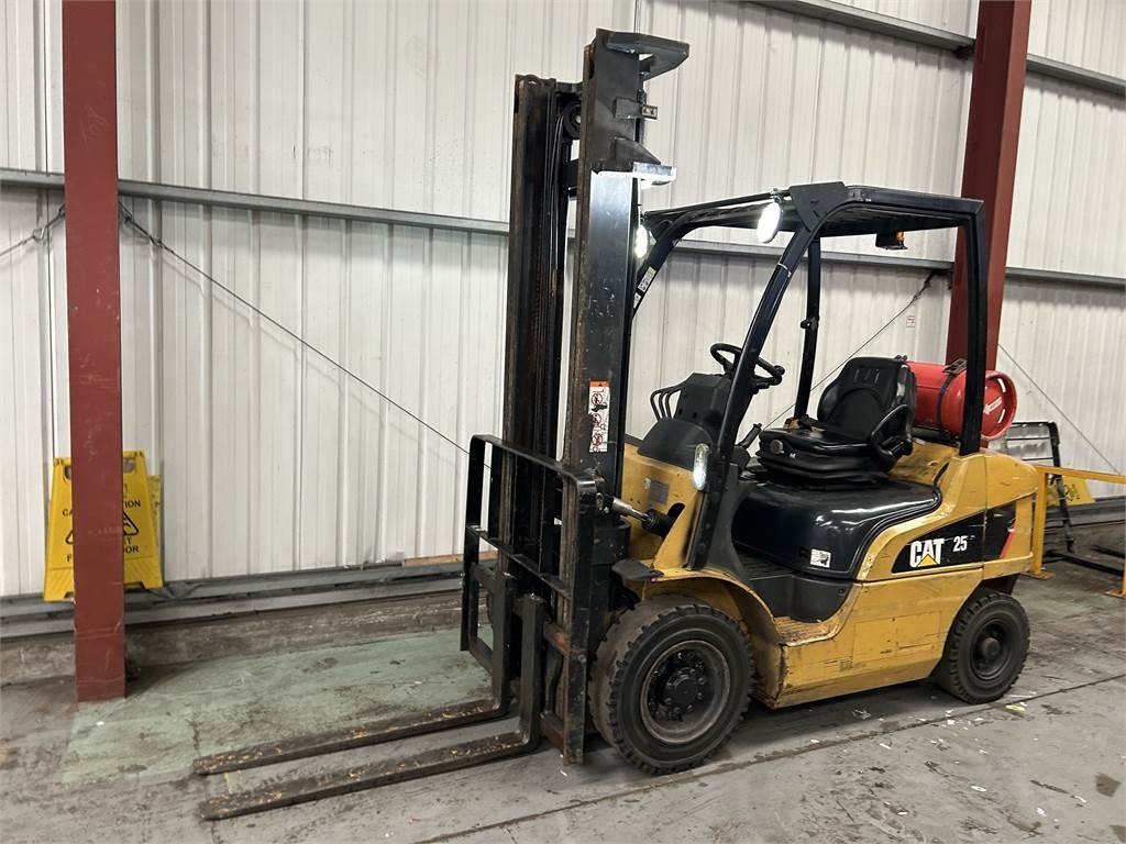 CAT GP25N  - LPG forklift: picture 2 CAT GP25N  - LPG forklift: picture 2