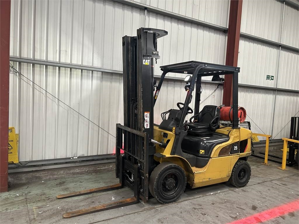 CAT GP25NT  - LPG forklift: picture 2 CAT GP25NT  - LPG forklift: picture 2
