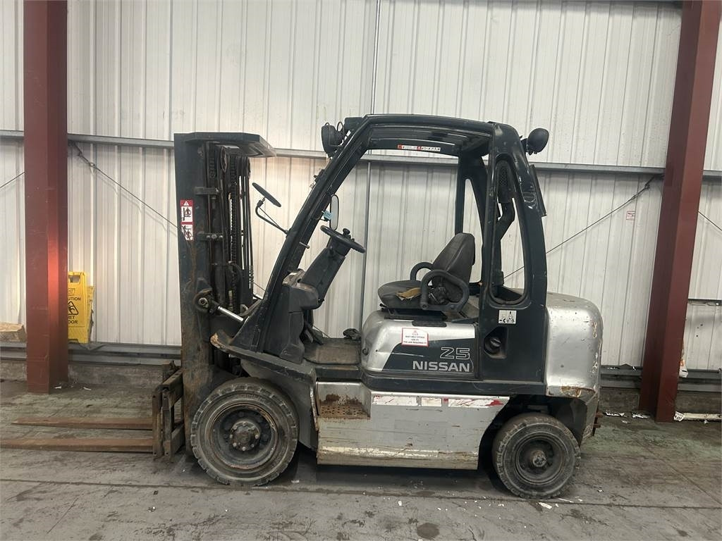 Nissan FD02A25Q  - Diesel forklift: picture 1 Nissan FD02A25Q  - Diesel forklift: picture 1