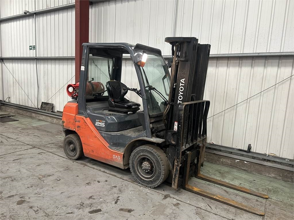 Toyota 02-8FGF25 - LPG forklift: picture 4 Toyota 02-8FGF25 - LPG forklift: picture 4