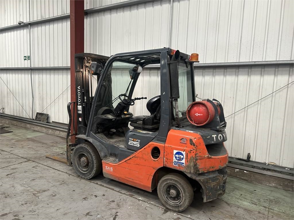 Toyota 02-8FGF25 - LPG forklift: picture 3 Toyota 02-8FGF25 - LPG forklift: picture 3