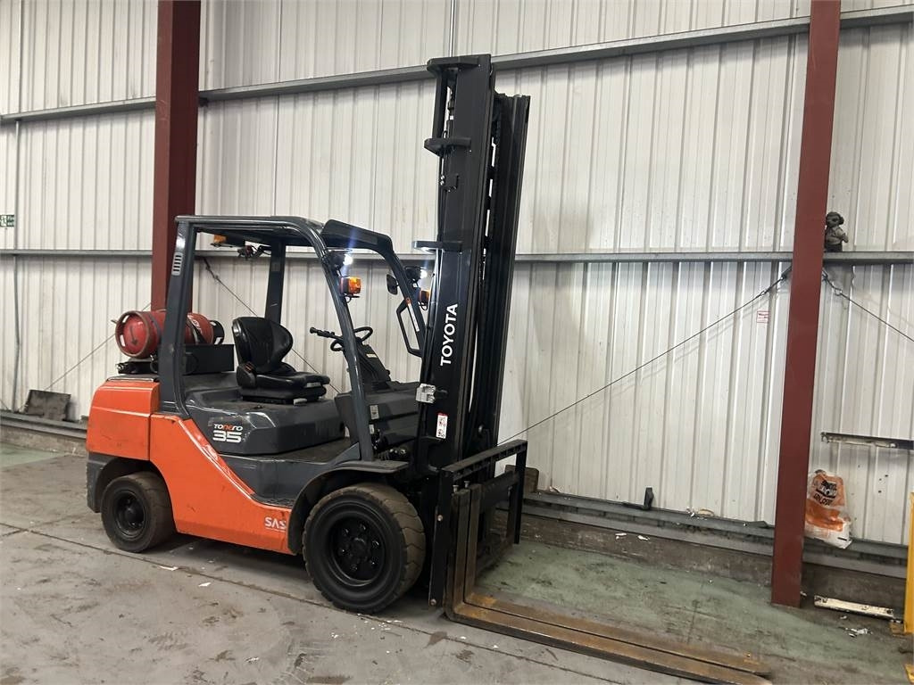 Toyota 02-8FGJF35 - LPG forklift: picture 4 Toyota 02-8FGJF35 - LPG forklift: picture 4