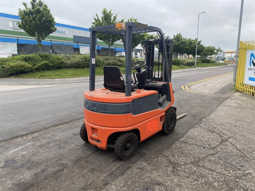Toyota FBM16 - Electric forklift: picture 4 Toyota FBM16 - Electric forklift: picture 4