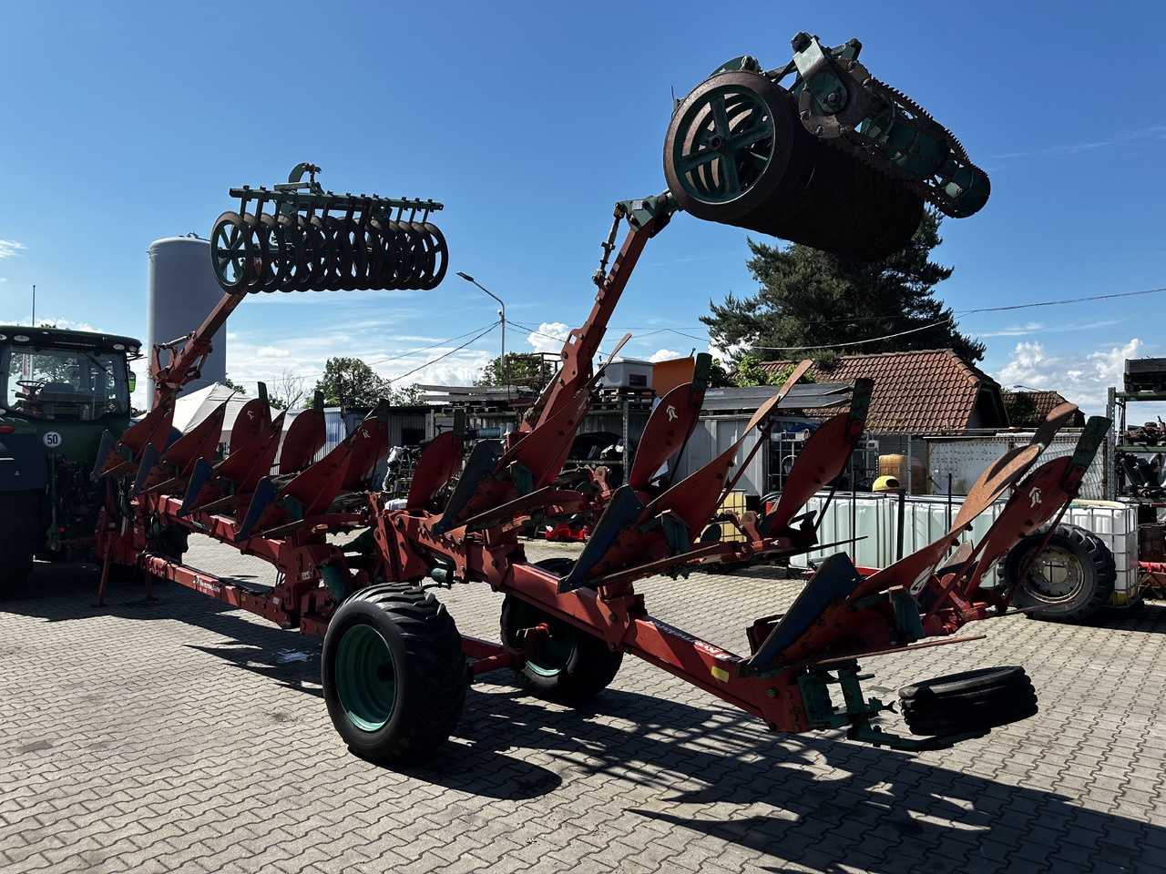Kverneland OnLand PL100 Packomat S/C - Plow: picture 3 Kverneland OnLand PL100 Packomat S/C - Plow: picture 3