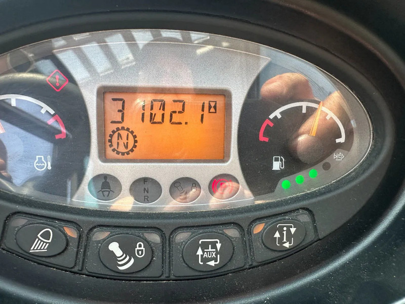 Bobcat T40.180 SLPB 31,CE, 3102 HOURS, 18 M , 4000KG 1200MM FORKS AIR CONDITIONER - Telescopic handler: picture 5 Bobcat T40.180 SLPB 31,CE, 3102 HOURS, 18 M , 4000KG 1200MM FORKS AIR CONDITIONER - Telescopic handler: picture 5