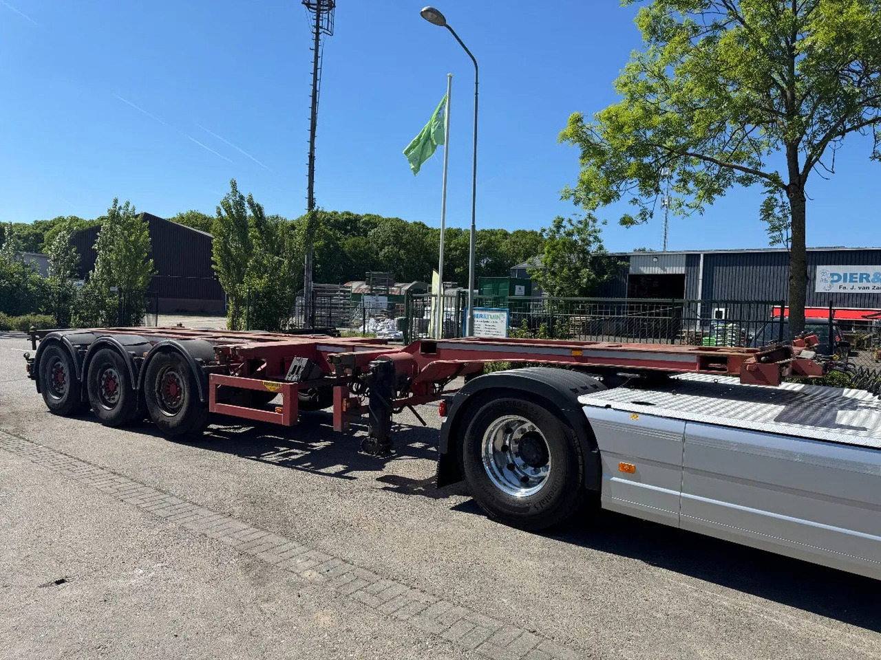 Broshuis 3 UCC-39/45 EU - 3 AXLE SAF + LIFTING AXLE - Container transporter/ Swap body semi-trailer: picture 1 Broshuis 3 UCC-39/45 EU - 3 AXLE SAF + LIFTING AXLE - Container transporter/ Swap body semi-trailer: picture 1