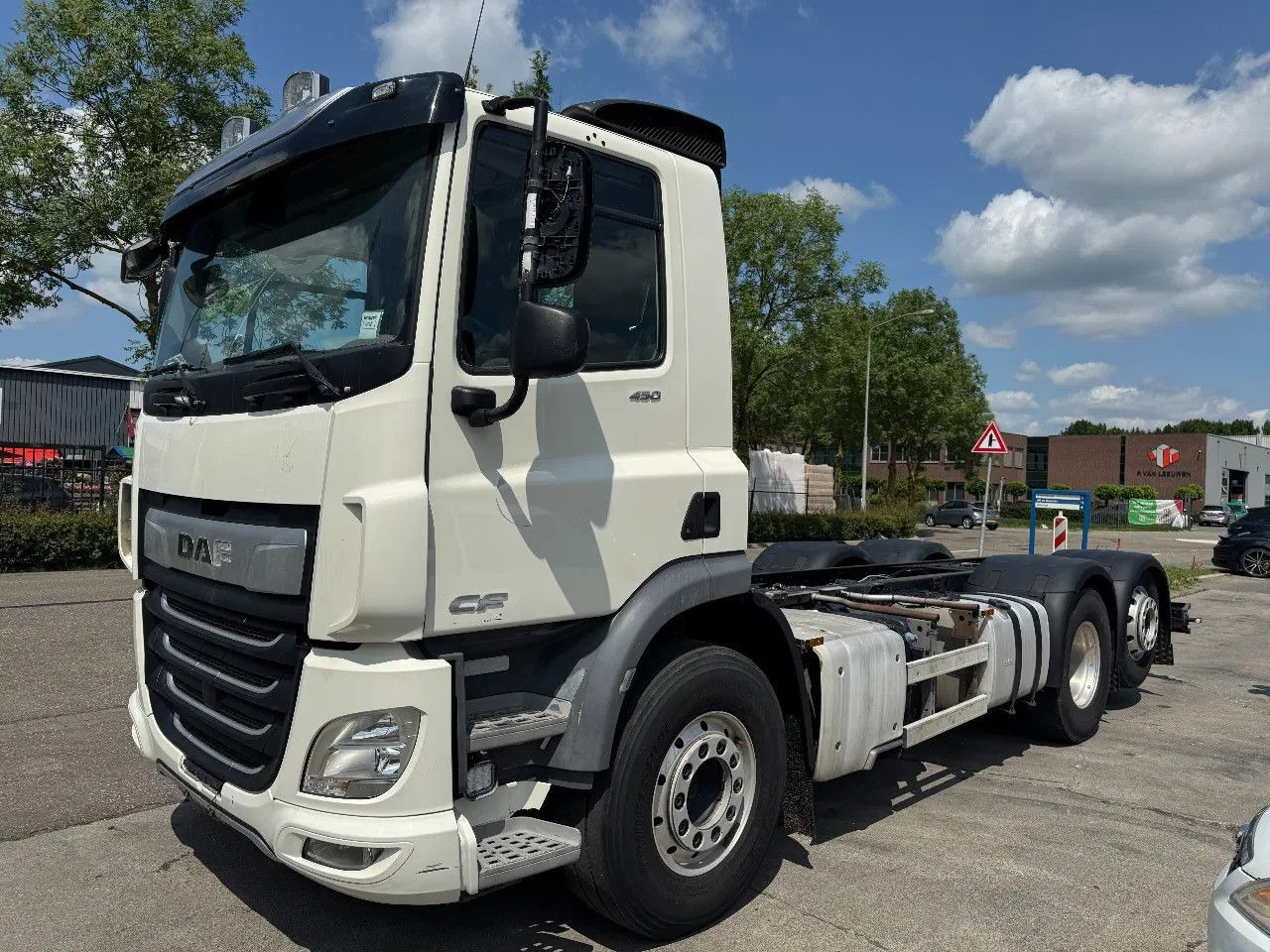 DAF CF 450 6X2 - EURO 6 + LIFT/STEERING AXLE - Cab chassis truck: picture 1 DAF CF 450 6X2 - EURO 6 + LIFT/STEERING AXLE - Cab chassis truck: picture 1