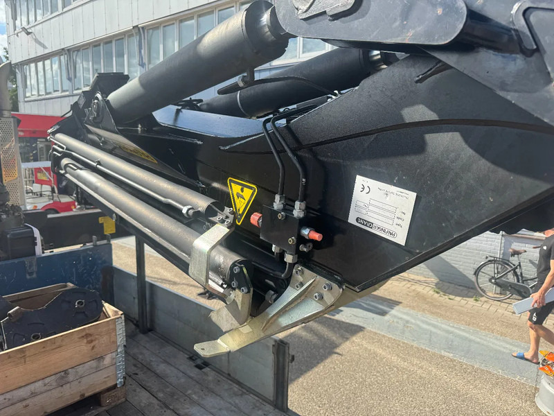 DAF CF 85.410 8X2 EURO 5 PALFINGER PK60002 + FLY JIB + REMOTE + TWISTLOCKS - Dropside/ Flatbed truck, Crane truck: picture 5 DAF CF 85.410 8X2 EURO 5 PALFINGER PK60002 + FLY JIB + REMOTE + TWISTLOCKS - Dropside/ Flatbed truck, Crane truck: picture 5