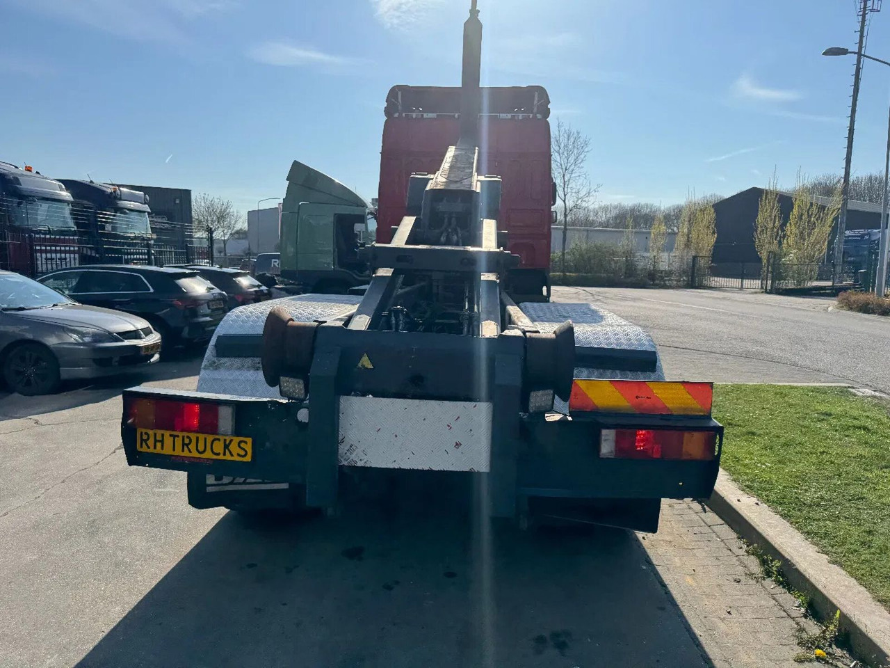 DAF XF 460 6X2 EURO 6 VDL HOOK 20T - Hook lift truck: picture 3 DAF XF 460 6X2 EURO 6 VDL HOOK 20T - Hook lift truck: picture 3