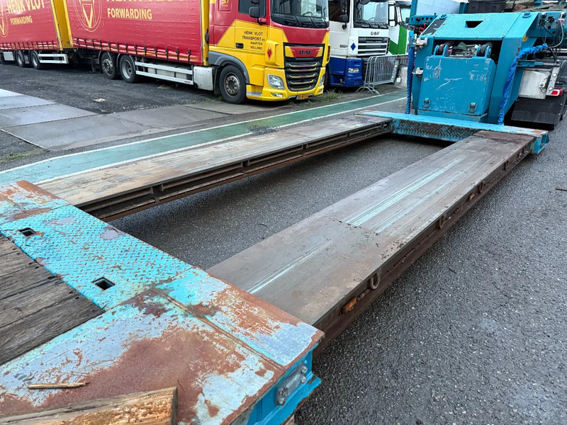 Faymonville STBZ-4VA - EXTENDABLE 5,00 METER - 4 AXLES FORCED STEERING - Low loader semi-trailer: picture 3 Faymonville STBZ-4VA - EXTENDABLE 5,00 METER - 4 AXLES FORCED STEERING - Low loader semi-trailer: picture 3