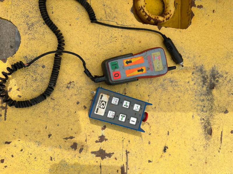 Goldhofer 3 AS GESTUURD REMOTE CONTROLE 1,2 M EXTENDABLE - Low loader semi-trailer: picture 4 Goldhofer 3 AS GESTUURD REMOTE CONTROLE 1,2 M EXTENDABLE - Low loader semi-trailer: picture 4