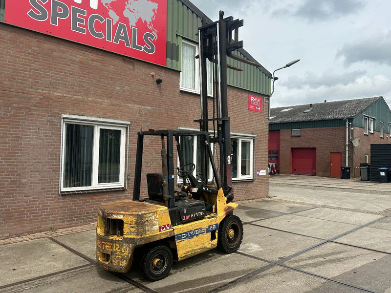 Hyster H3.00XL - 3 TONS - Diesel forklift: picture 4 Hyster H3.00XL - 3 TONS - Diesel forklift: picture 4