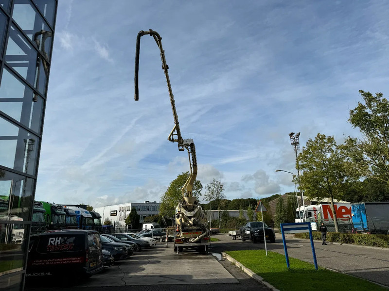 Concrete pump truck Iveco Eurotrakker 410 8X4 CIFA PUMP 24M + MIXER FULL STEEL + REMOTE CONTROL: picture 6