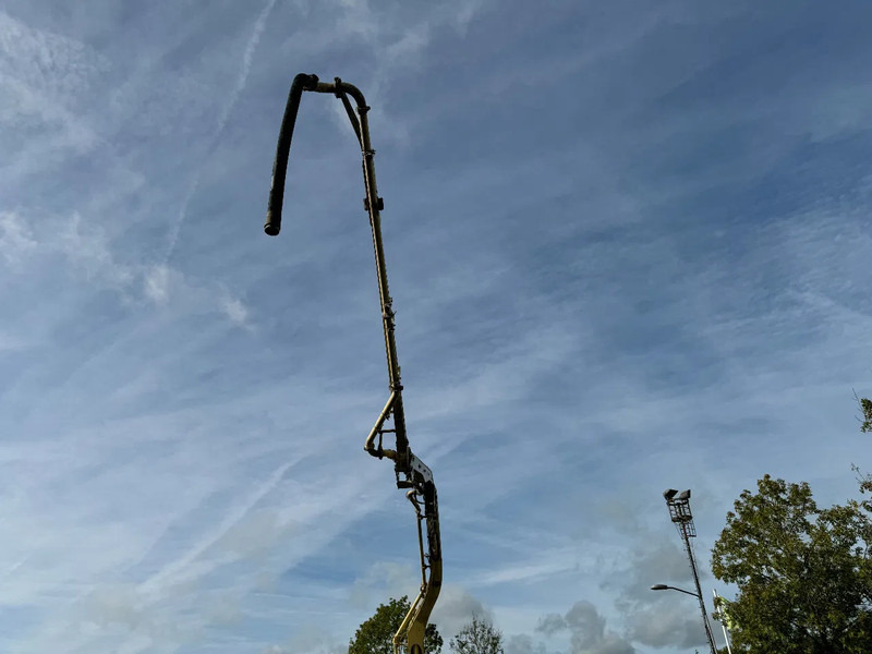 Concrete pump truck Iveco Eurotrakker 410 8X4 CIFA PUMP 24M + MIXER FULL STEEL + REMOTE CONTROL: picture 7