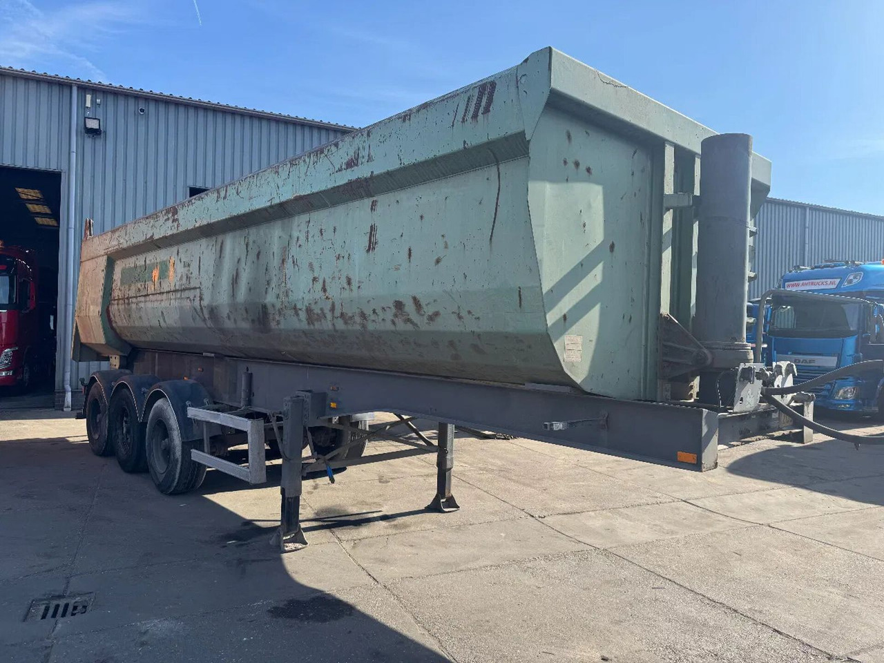 Langendorf 3 AXLE - BPW + TIPPER - Tipper semi-trailer: picture 3 Langendorf 3 AXLE - BPW + TIPPER - Tipper semi-trailer: picture 3