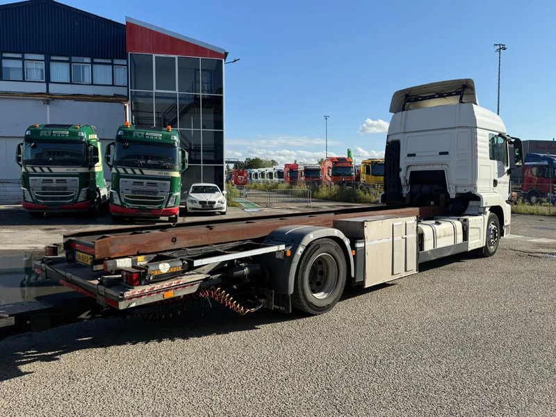 MAN TGS 18.420 EURO 6 + KRONE 2 AXLE + 2x DHOLLANDIA LIFT - Container transporter/ Swap body truck: picture 4 MAN TGS 18.420 EURO 6 + KRONE 2 AXLE + 2x DHOLLANDIA LIFT - Container transporter/ Swap body truck: picture 4