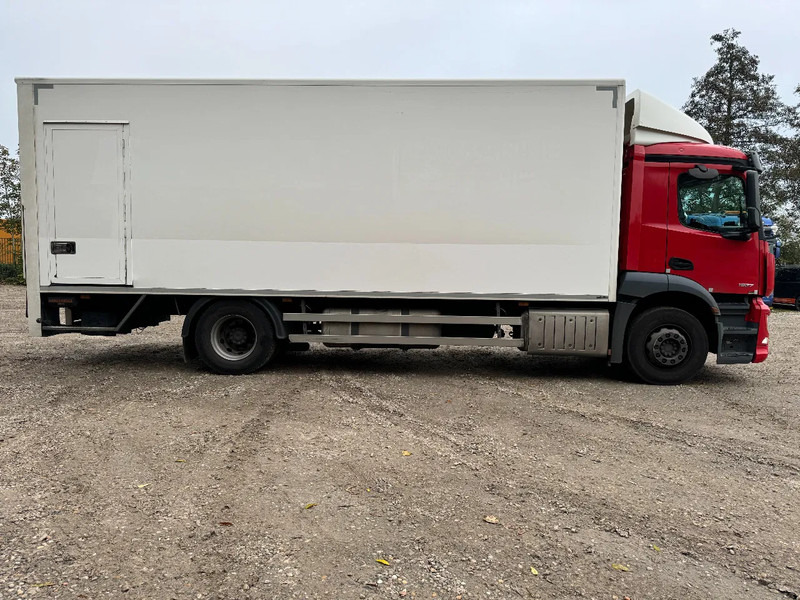 Box truck Mercedes-Benz Antos 1927 4X2 4 UNITS EURO 6 DHOLLANDIA LIFT: picture 9 Box truck Mercedes-Benz Antos 1927 4X2 4 UNITS EURO 6 DHOLLANDIA LIFT: picture 9