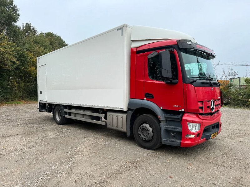 Box truck Mercedes-Benz Antos 1927 4X2 4 UNITS EURO 6 DHOLLANDIA LIFT: picture 8 Box truck Mercedes-Benz Antos 1927 4X2 4 UNITS EURO 6 DHOLLANDIA LIFT: picture 8