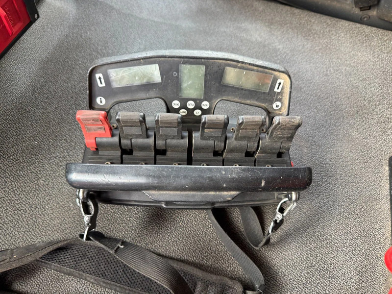 Crane truck Renault Premium 430 8X4 EEV + HIAB 477 E-7 HIPRO + REMOTE: picture 7 Crane truck Renault Premium 430 8X4 EEV + HIAB 477 E-7 HIPRO + REMOTE: picture 7