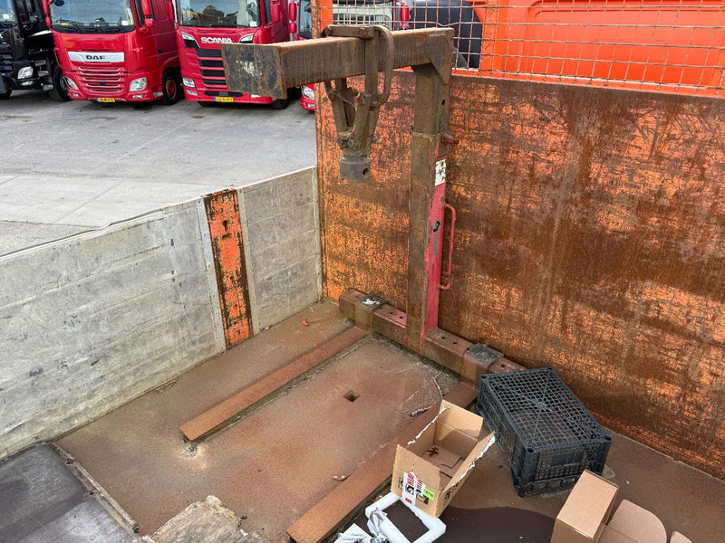 Crane truck Renault Premium 430 8X4 EEV + HIAB 477 E-7 HIPRO + REMOTE: picture 10 Crane truck Renault Premium 430 8X4 EEV + HIAB 477 E-7 HIPRO + REMOTE: picture 10