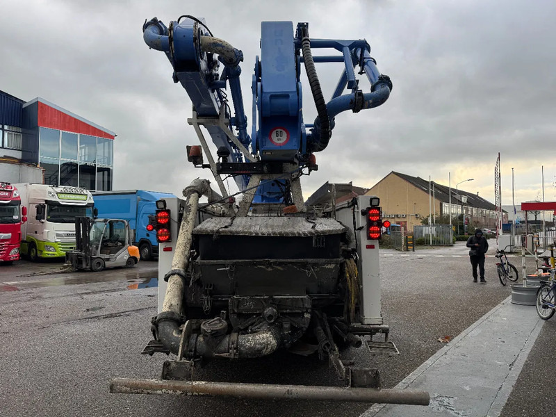 Scania G490 8X4 SCHWING S 47 R + REMOTE CONTROL HUB REDUCTION - Concrete pump truck: picture 5 Scania G490 8X4 SCHWING S 47 R + REMOTE CONTROL HUB REDUCTION - Concrete pump truck: picture 5