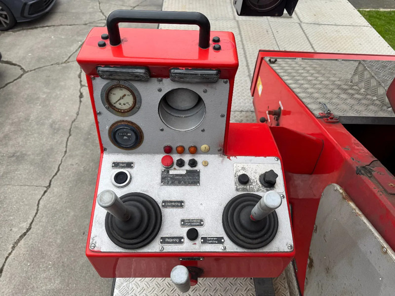 Fire truck Scania P82 4X2 - FIRE TRUCK - 30M LIFT: picture 13