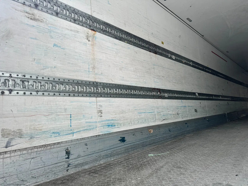 Schmitz Cargobull THERMO KING SLXE200 BPW AXLE - Refrigerator semi-trailer: picture 4 Schmitz Cargobull THERMO KING SLXE200 BPW AXLE - Refrigerator semi-trailer: picture 4