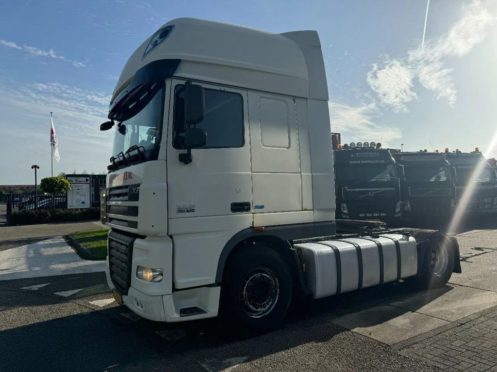 DAF XF 105.460 4X2 - EURO 5 + MANUAL GEAR - Tractor unit: picture 1 DAF XF 105.460 4X2 - EURO 5 + MANUAL GEAR - Tractor unit: picture 1