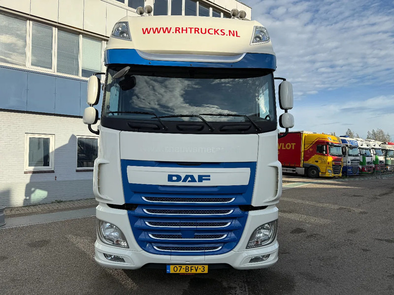 DAF XF 440 4X2 EURO 6 MEGA - ONLY 522.576 KM! - Tractor unit: picture 2 DAF XF 440 4X2 EURO 6 MEGA - ONLY 522.576 KM! - Tractor unit: picture 2
